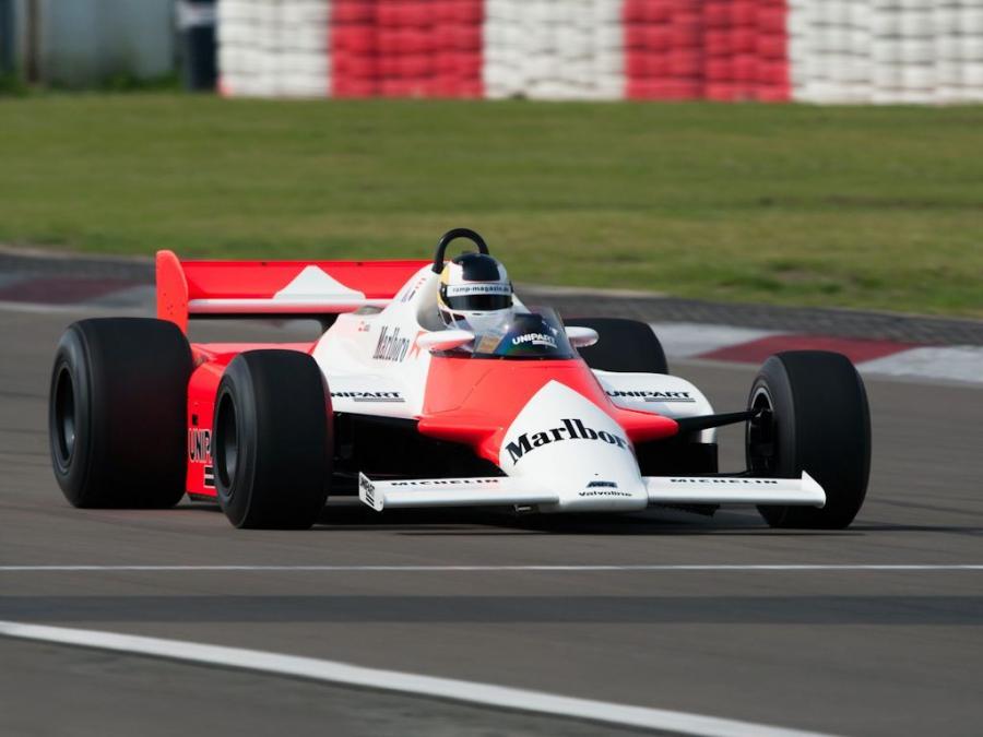  McLaren MP4-1B 1982 года  (фото 1 из 3)